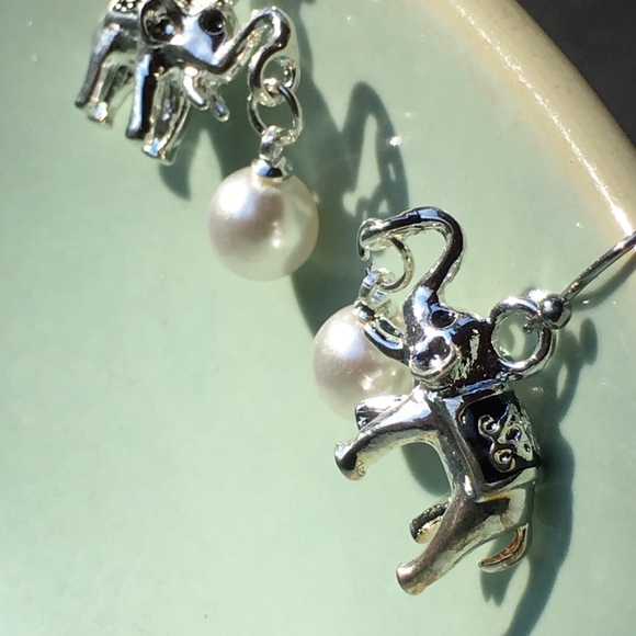Flirty elephants with pearl colored beads - Picture 5 of 8